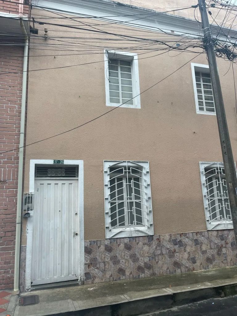 Casa en venta Cundinamarca Bogotá Eduardo Santos 100 m2 Habitaciones 5 Baños 2 Garajes 0 Precio $280000000