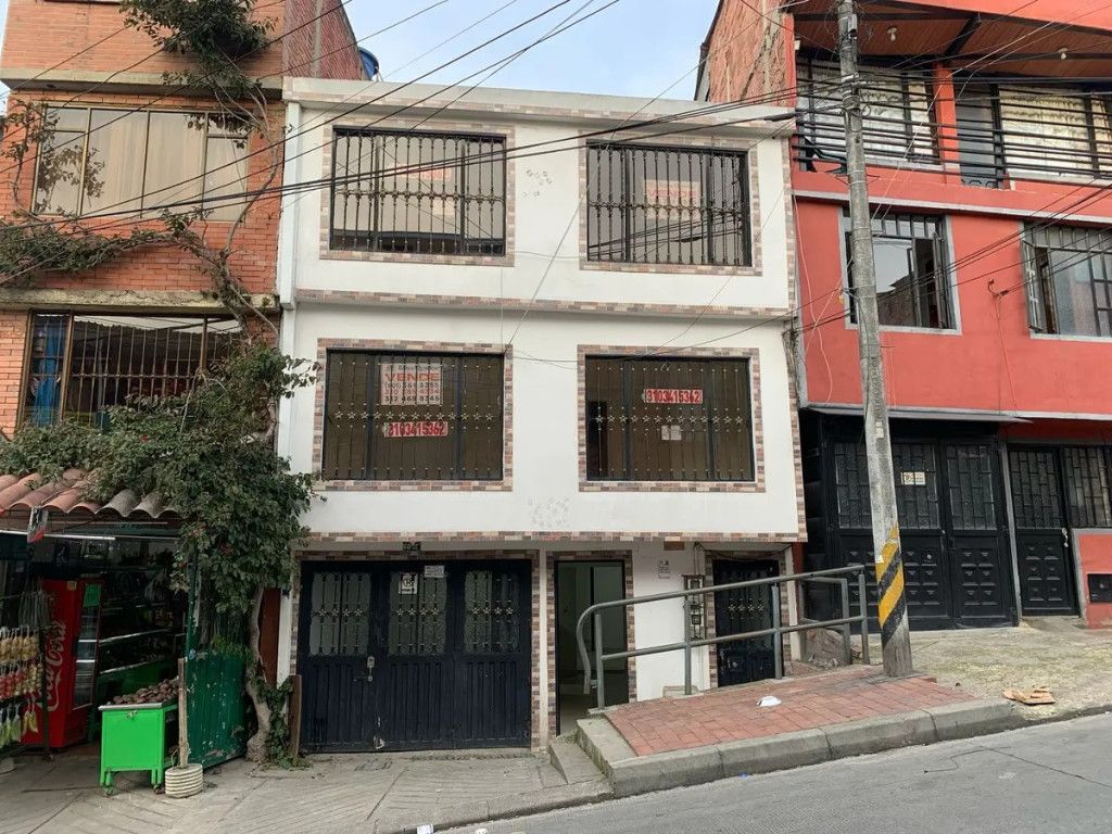 Casa en venta Cundinamarca Bogotá Primavera 140 m2 Habitaciones 5 Baños 4 Garajes 1 Precio $320000000