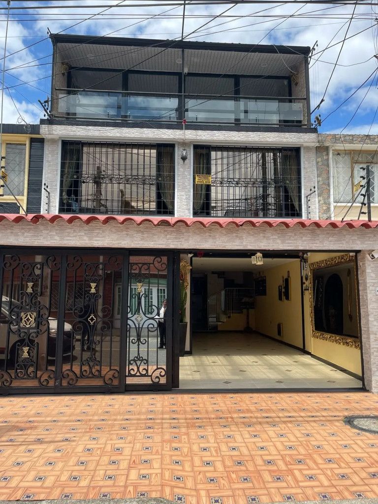 Casa en venta Cundinamarca Bogotá Las Cruces 330 m2 Habitaciones 7 Baños 4 Garajes 2 Precio $820000000