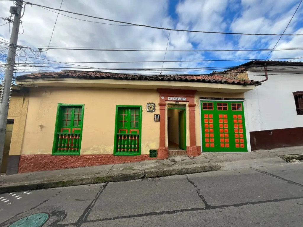 Casa en venta Cundinamarca Bogotá Santa Barbara 280 m2 Habitaciones 9 Baños 1 Garajes 0 Precio $690000000