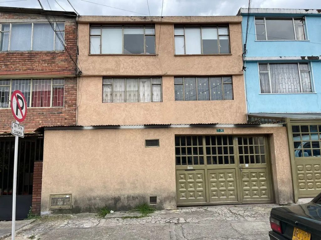Casa en venta Cundinamarca Bogotá La Fraguita 600 m2 Habitaciones 12 Baños 5 Garajes 3 Precio $980000000