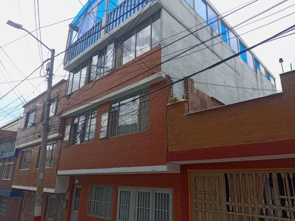 Casa en venta Cundinamarca Bogotá Diana Turbay 288 m2 Habitaciones 9 Baños 4 Garajes 2 Precio $430000000