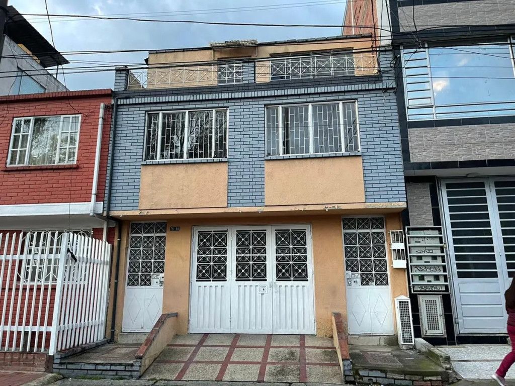 Casa en venta Cundinamarca Bogotá Super Manzana 5 222 m2 Habitaciones 6 Baños 3 Garajes 1 Precio $510000000