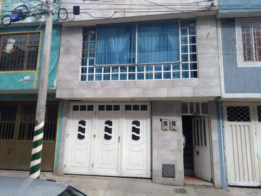 Casa en venta Cundinamarca Bogotá Las Lomas 210 m2 Habitaciones 3 Baños 2 Garajes 0 Precio $450000000