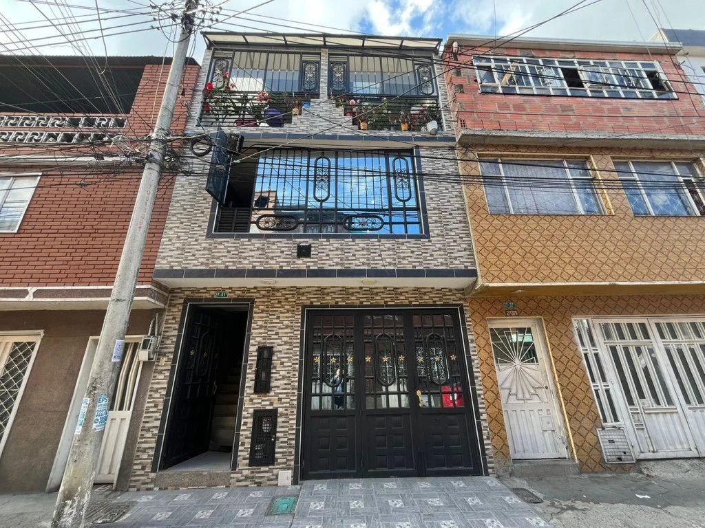 Casa en venta Cundinamarca Bogotá Olaya 238 m2 Habitaciones 7 Baños 3 Garajes 1 Precio $650000000