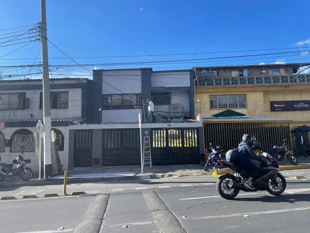 Casa en venta Cundinamarca Bogotá Santa Ana Sur 250 m2 Habitaciones 7 Baños 4 Garajes 1 Precio $690000000