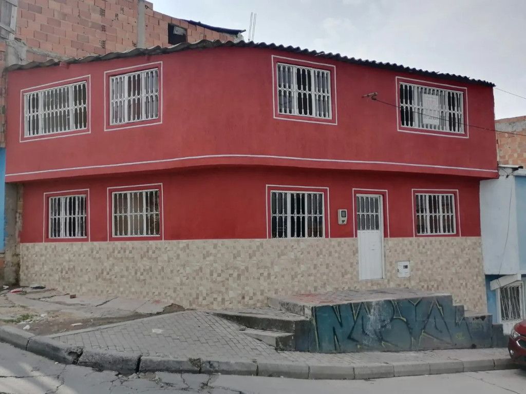 Casa en venta Cundinamarca Bogotá Las Quintas Del Sur 100 m2 Habitaciones 4 Baños 2 Garajes 0 Precio $215000000