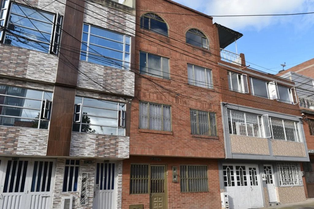 Casa en venta Cundinamarca Bogotá Centenario 224 m2 Habitaciones 8 Baños 6 Garajes 0 Precio $750000000