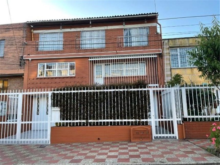 Apartamento en venta Cundinamarca Bogotá Caracas 107 m2 Habitaciones 4 Baños 2 Garajes 0 Precio $390000000