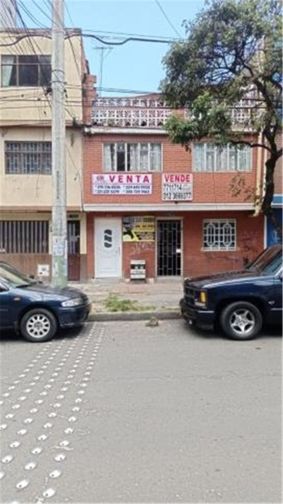 Casa en venta Cundinamarca Bogotá Policarpa Salavarreta 244 m2 Habitaciones 8 Baños 3 Garajes 0 Precio $690000000