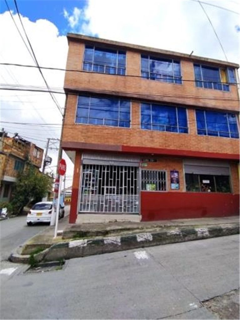 Casa en venta Cundinamarca Bogotá La Cabaña 400 m2 Habitaciones 14 Baños 7 Garajes 1 Precio $900000000
