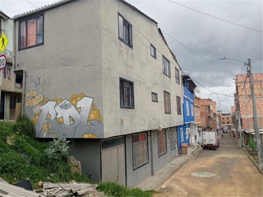 Casa en venta Cundinamarca Bogotá Super Manzana 6 220 m2 Habitaciones 8 Baños 5 Garajes 1 Precio $360000000