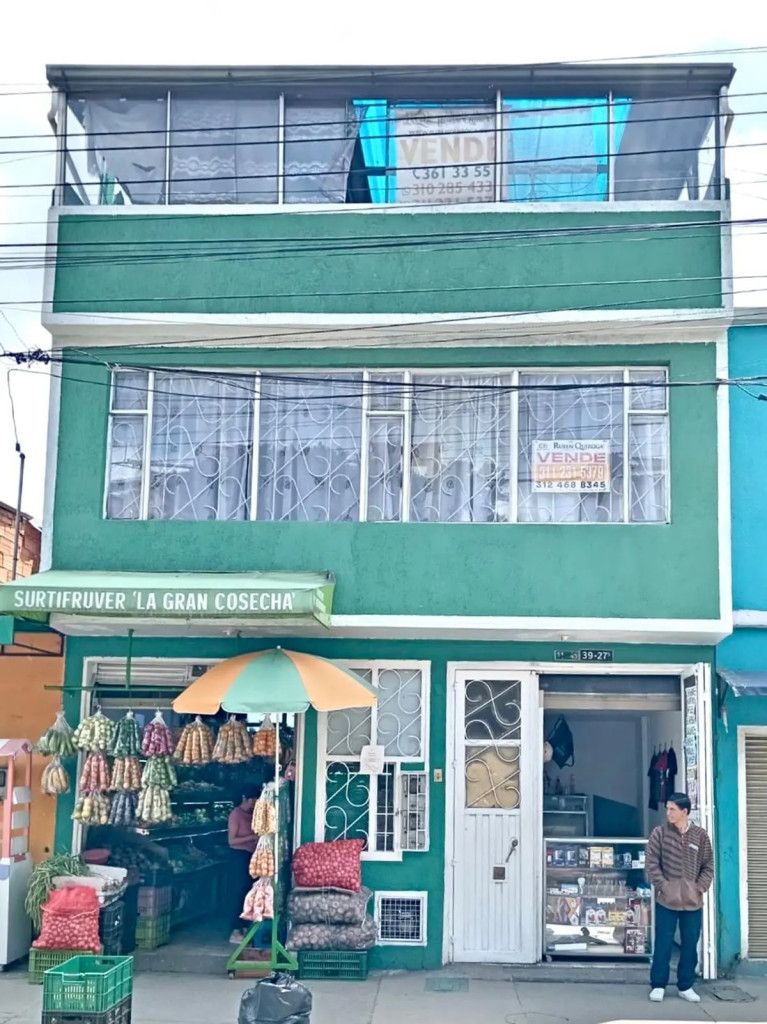 Casa en venta Cundinamarca Bogotá Las Lomas 241 m2 Habitaciones 5 Baños 4 Garajes 0 Precio $450000000