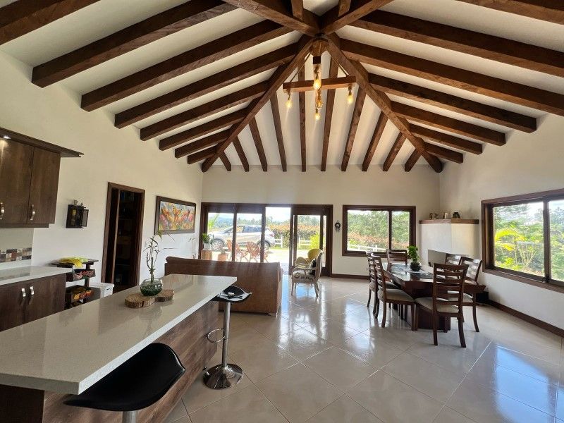 Casa en arriendo Antioquia San Vicente San Vicente 310 m2 Habitaciones 3 Baños 4 Garajes 2 Precio $9000000