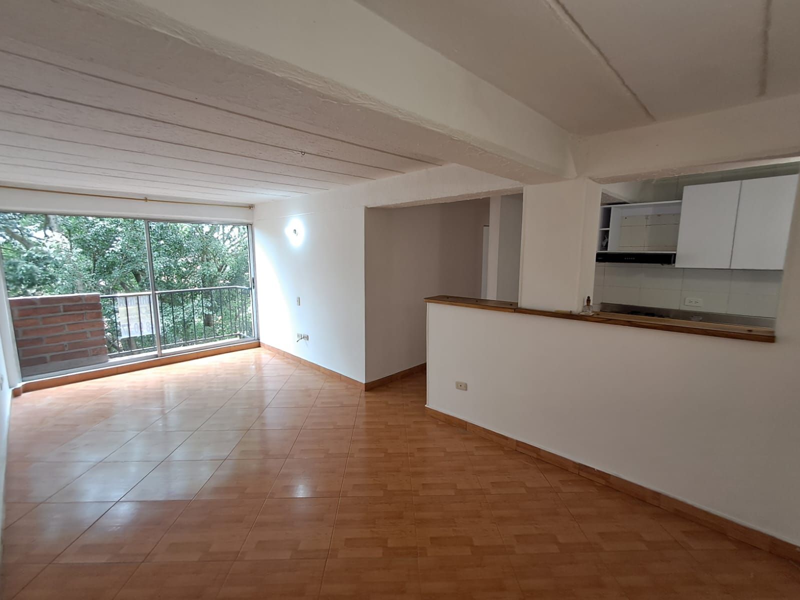 Apartamento en arriendo Antioquia Medellín Loma De Los Bernal 65 m2 Habitaciones 3 Baños 2 Garajes 1 Precio $2600000