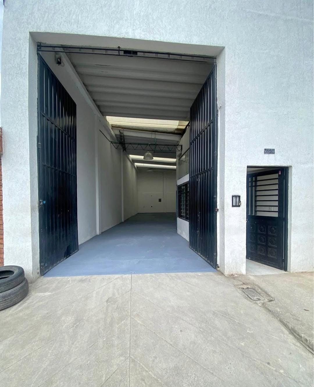 Bodega en arriendo Cundinamarca Bogotá Centro Fontibon 250 m2 Habitaciones 0 Baños 0 Garajes 1 Precio $8000000