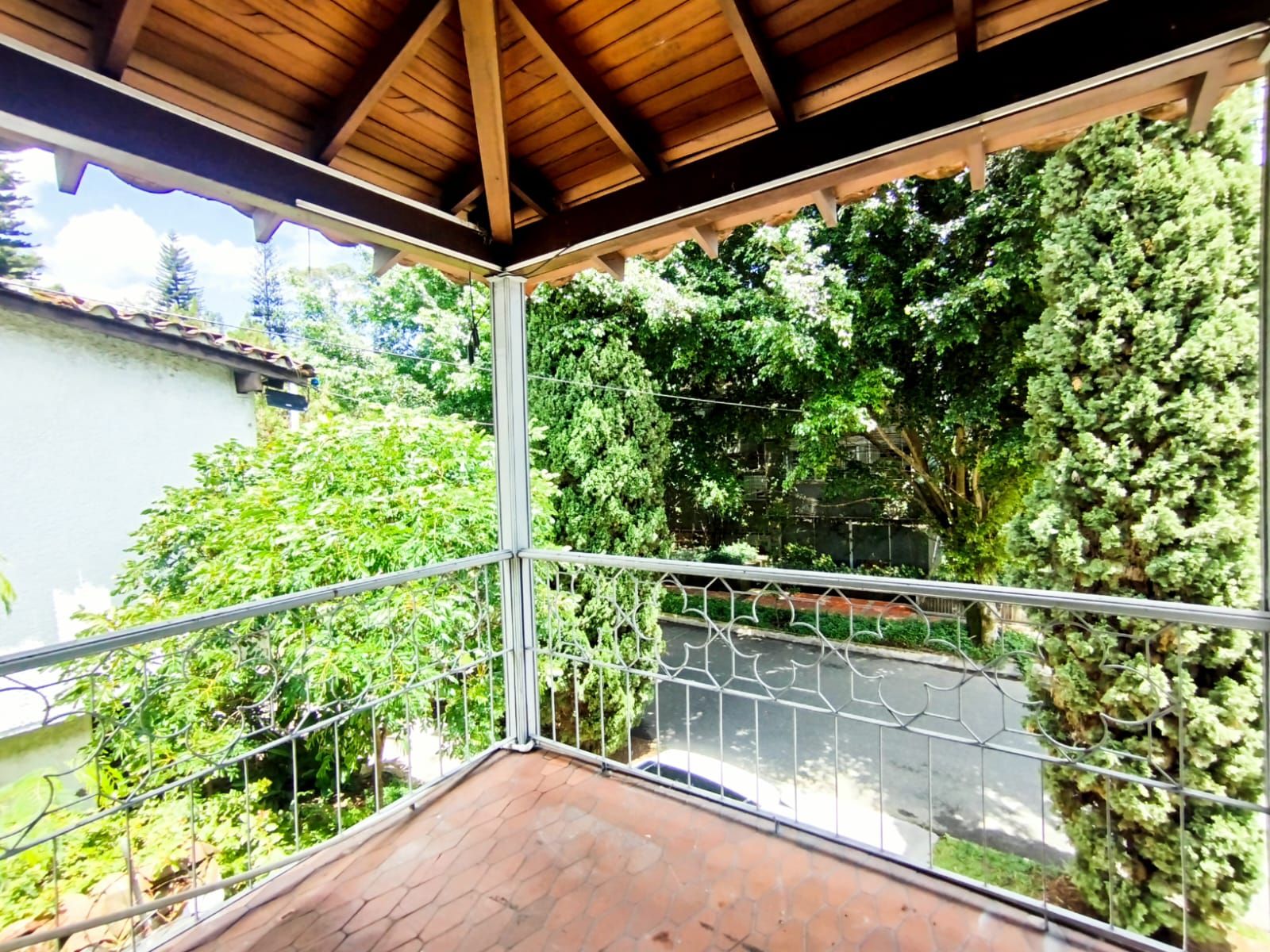 Casa en arriendo Antioquia Medellín La Aguacatala 400 m2 Habitaciones 10 Baños 6 Garajes 4 Precio $14000000