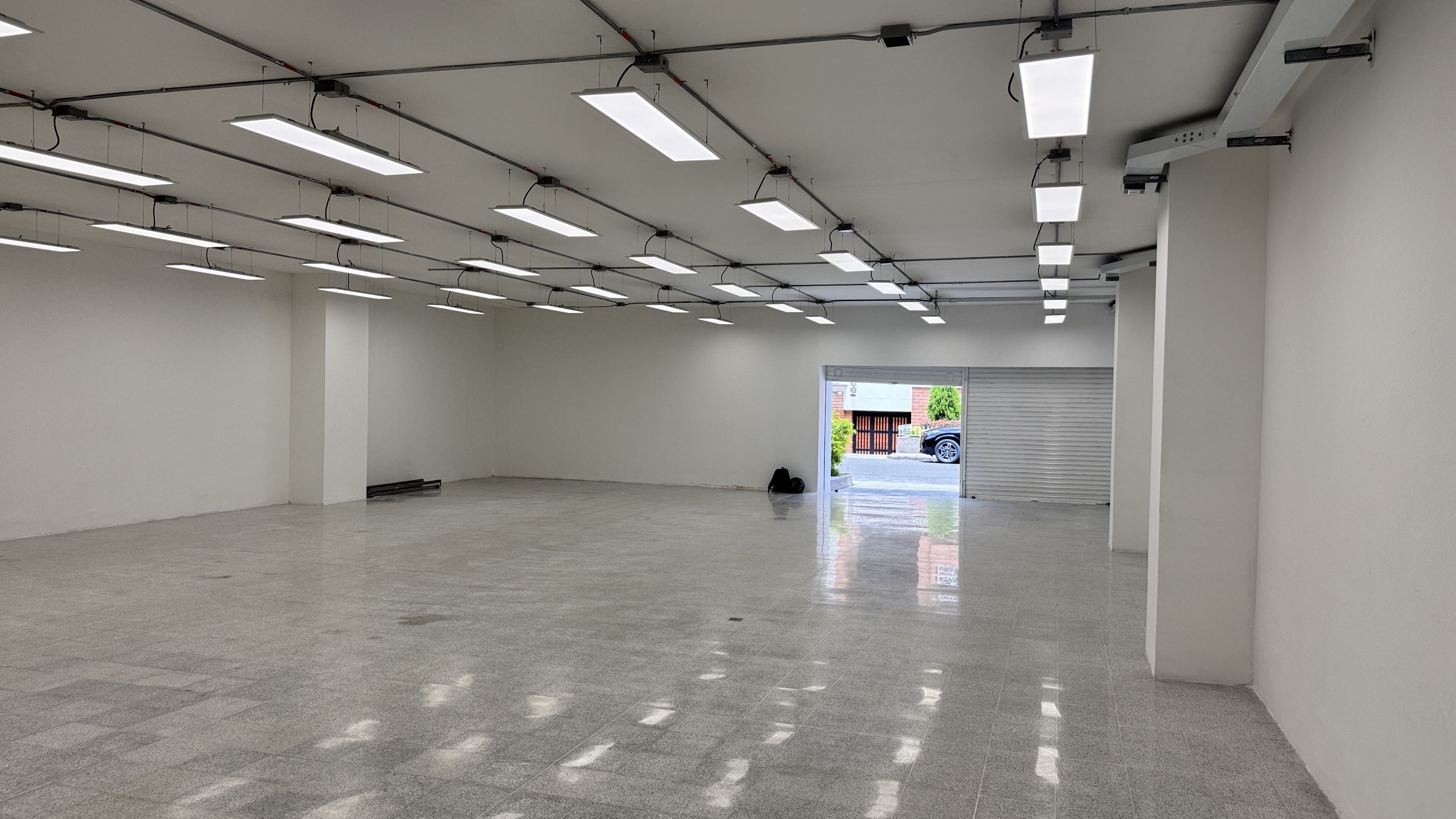 Local en arriendo Antioquia Medellín Las Acacias 300 m2 Habitaciones 0 Baños 2 Garajes 0 Precio $17000000