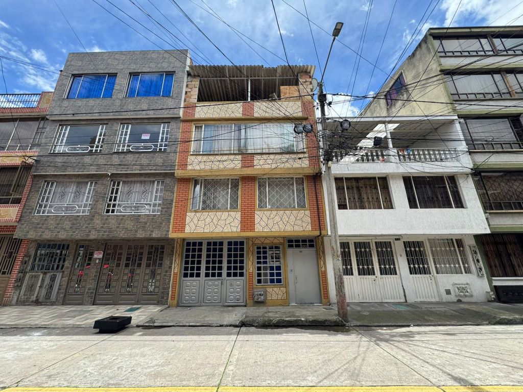 Casa en venta Cundinamarca Bogotá Bosques De Maríana 220 m2 Habitaciones 7 Baños 4 Garajes 0 Precio $700000000