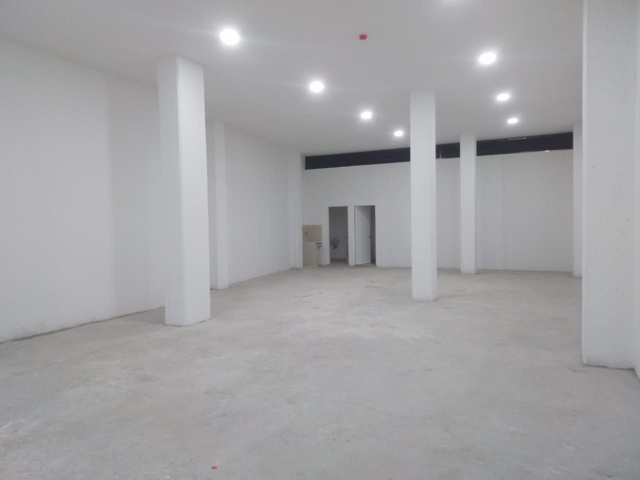 Local en arriendo Antioquia Itagüí Los Naranjos 250 m2 Habitaciones 0 Baños 2 Garajes 0 Precio $8500000