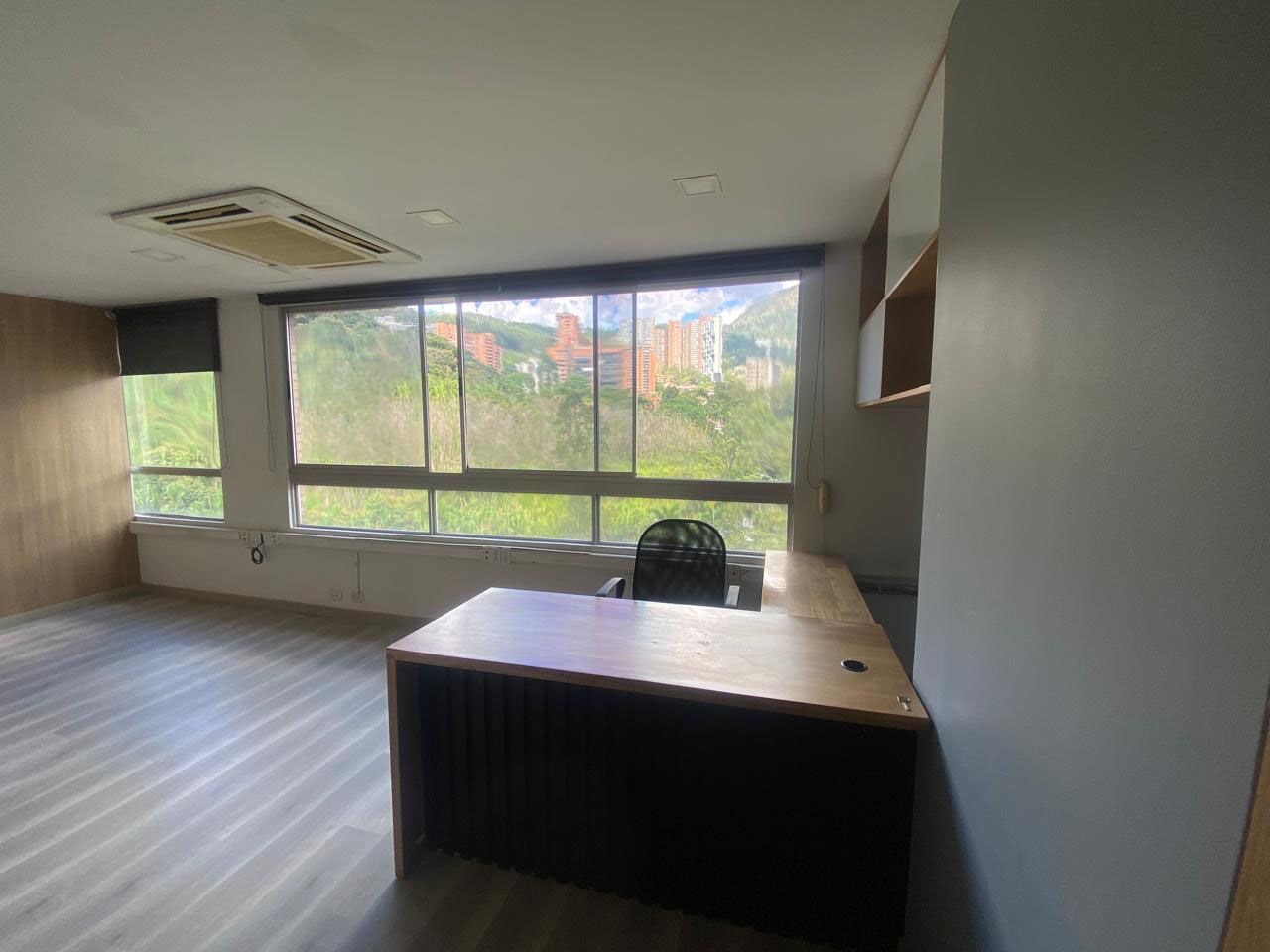 Oficina en arriendo o venta Antioquia Medellín Villanueva 115 m2 Habitaciones 0 Baños 4 Garajes 3 Precio venta $1240000000 Precio arriendo $7300000