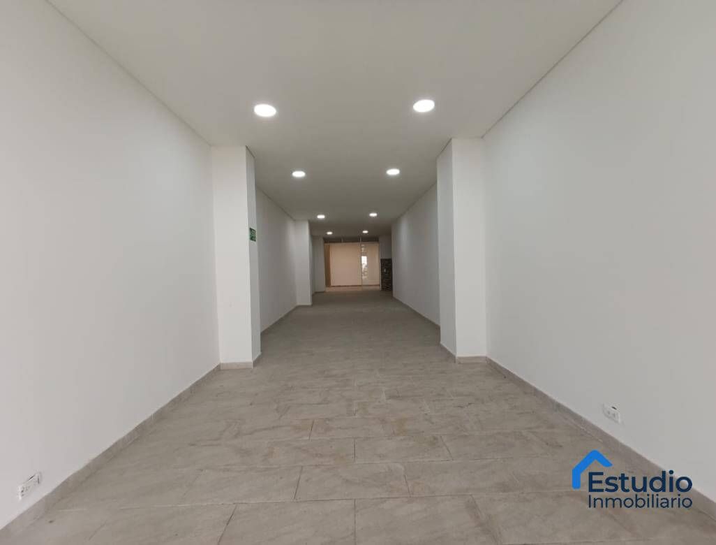Local Comercial en arriendo Antioquia Medellín San Bernardo 100 m2 Habitaciones 0 Baños 1 Garajes 0 Precio $3400000