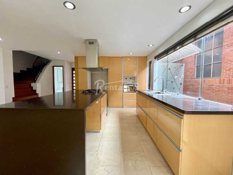 Casa en arriendo Antioquia Envigado Loma Del Atravesado 220 m2 Habitaciones 3 Baños 4 Garajes 2 Precio $11900000