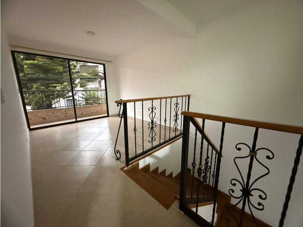 Apartaestudio en arriendo o venta Antioquia Envigado Loma Del Barro 92 m2 Habitaciones 4 Baños 4 Garajes 1 Precio venta $850000000 Precio arriendo $3800000