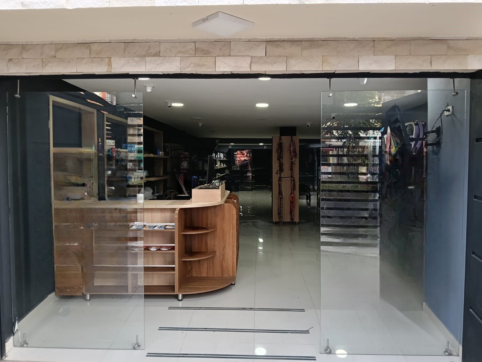 Local en arriendo Cundinamarca Bogotá Santa Isabel 190 m2 Habitaciones 0 Baños 2 Garajes 0 Precio $8900000