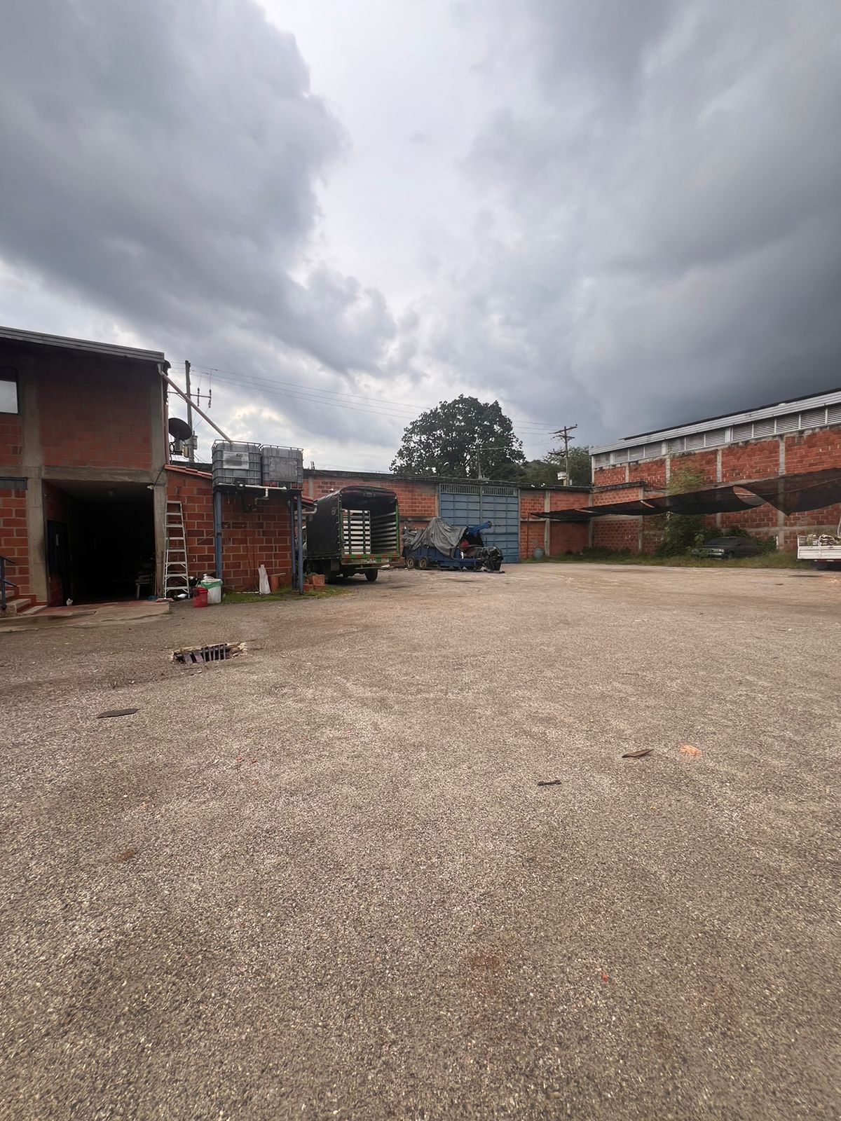 Bodega en venta Santander Girón Condominio Nuevo Giron 1751 m2 Habitaciones 0 Baños 3 Garajes 6 Precio $3600000000