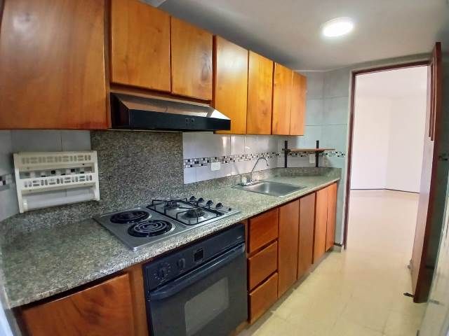 Apartamento en arriendo Antioquia Medellín Villanueva 100 m2 Habitaciones 3 Baños 2 Garajes 2 Precio $3800000