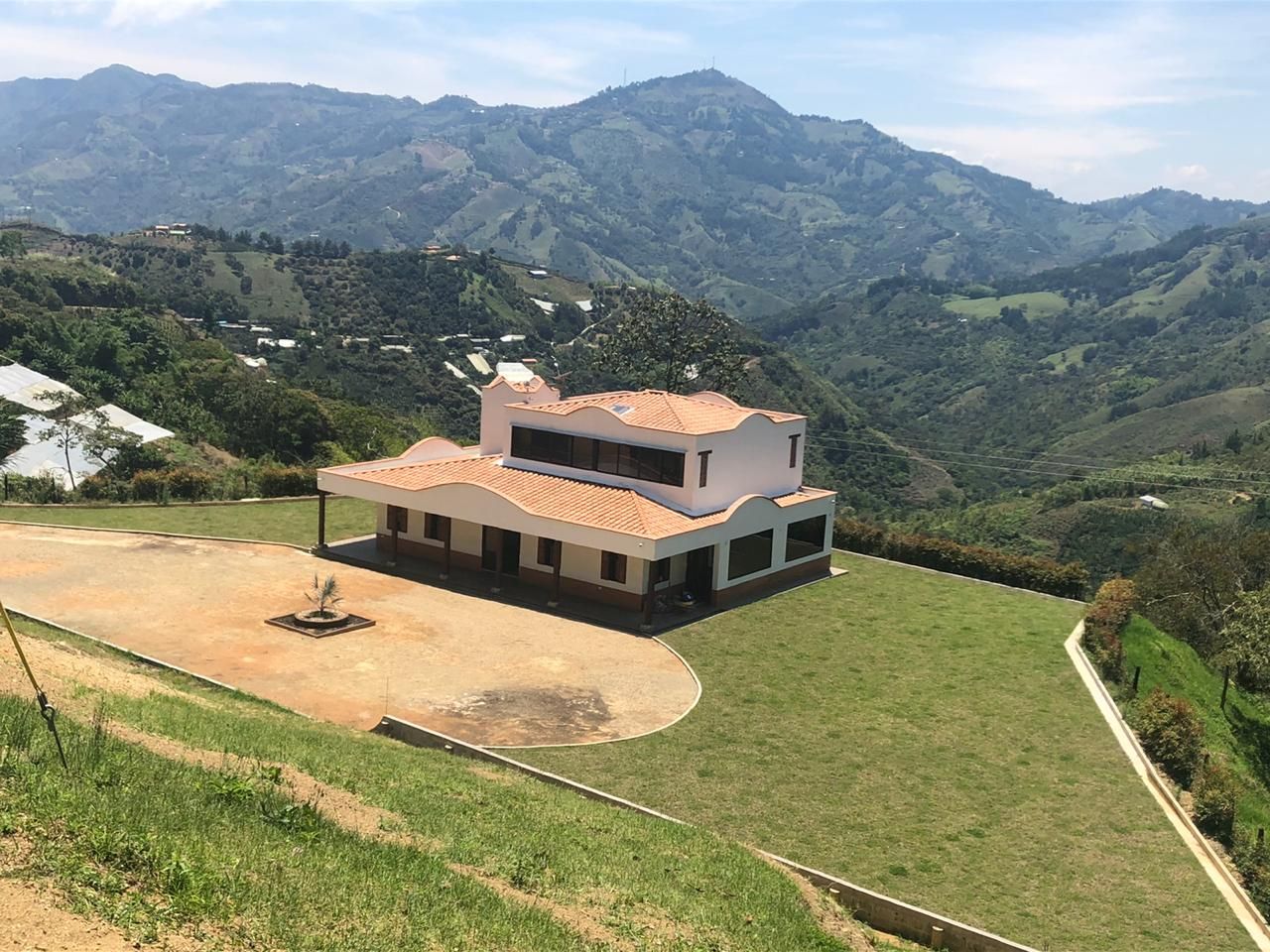 Finca en venta Antioquia El Retiro El Retiro 340 m2 Habitaciones 5 Baños 5 Garajes 6 Precio $1250000000