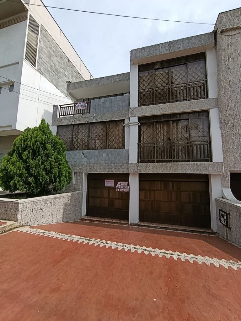 Casa en arriendo Valle Del Cauca Cali El Ingenio 350 m2 Habitaciones 8 Baños 5 Garajes 2 Precio $7000000