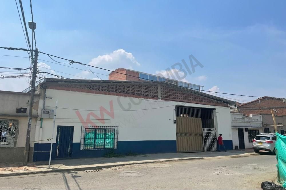 Bodega en arriendo Valle Del Cauca Cali Aguablanca 805 m2 Habitaciones 0 Baños 4 Garajes 0 Precio $15000000
