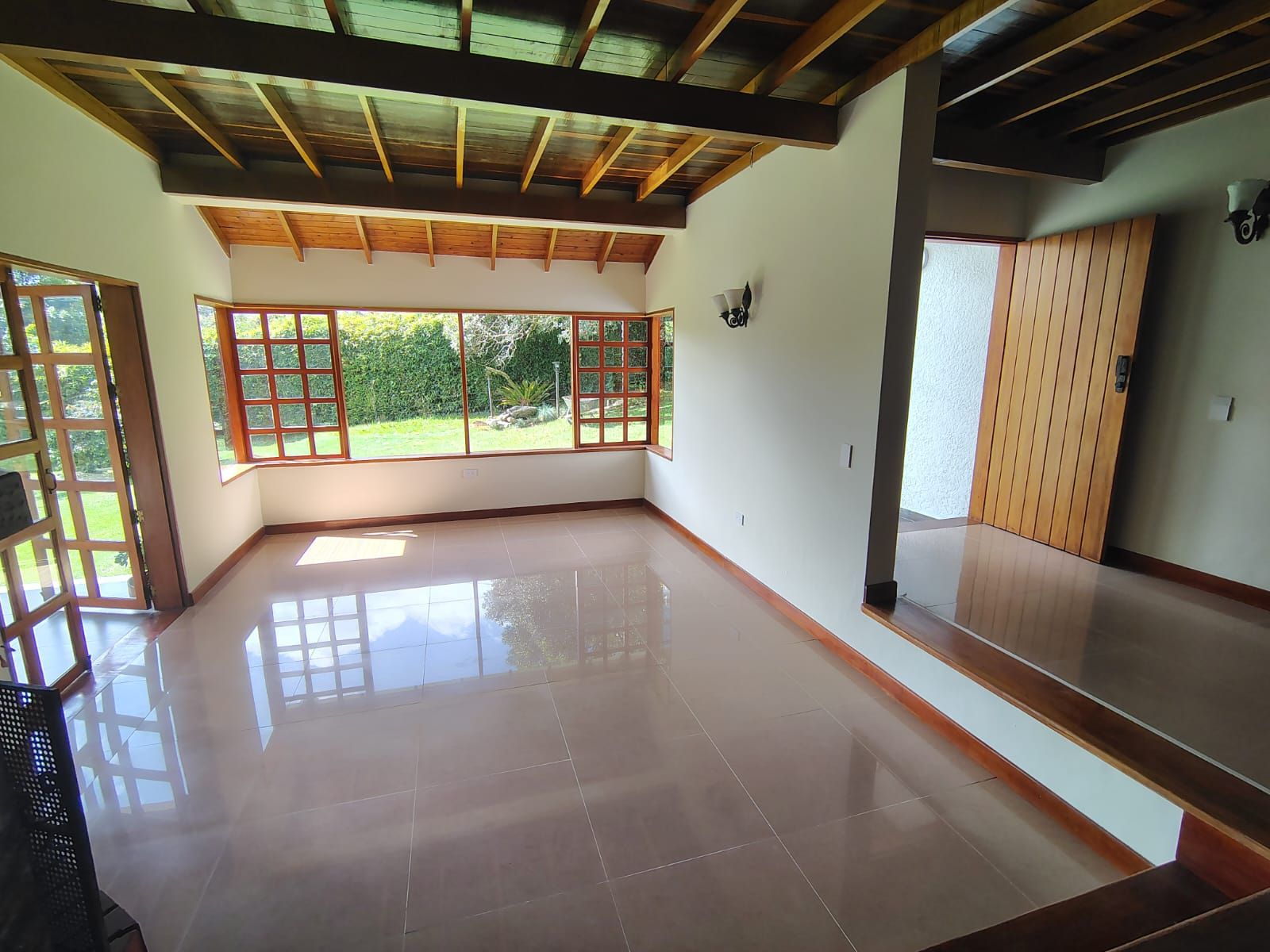 Casa en arriendo Antioquia Envigado La Mesa 230 m2 Habitaciones 3 Baños 4 Garajes 0 Precio $13000001