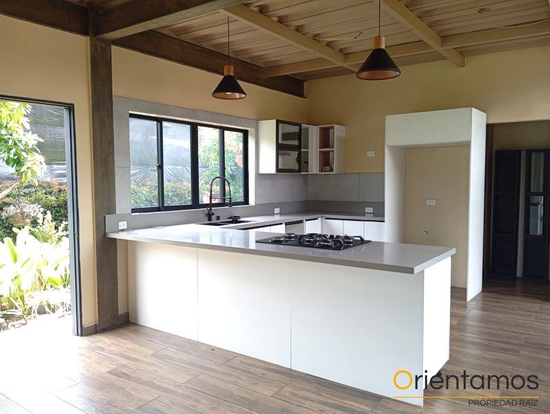 Casa en arriendo Antioquia Rionegro Centro 1000 m2 Habitaciones 4 Baños 4 Garajes 0 Precio $10000000