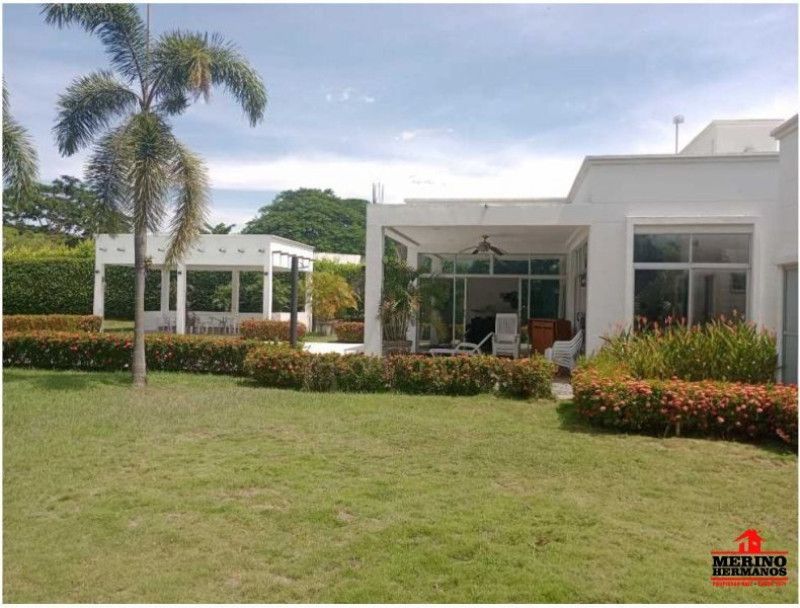 Finca en venta Antioquia Santafé De Antioquia Santafé De Antioquia 250 m2 Habitaciones 3 Baños 4 Garajes 5 Precio $1550000000