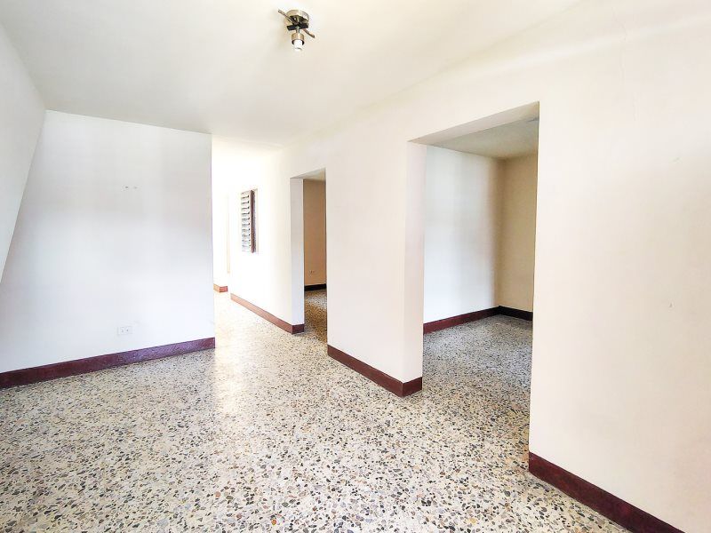 Apartamento en arriendo Antioquia Medellín Las Esmeraldas 170 m2 Habitaciones 5 Baños 2 Garajes 0 Precio $2200000