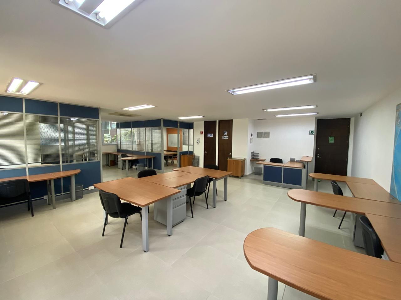 Oficina en arriendo Antioquia Medellín Villanueva 100 m2 Habitaciones 0 Baños 2 Garajes 0 Precio $10000000