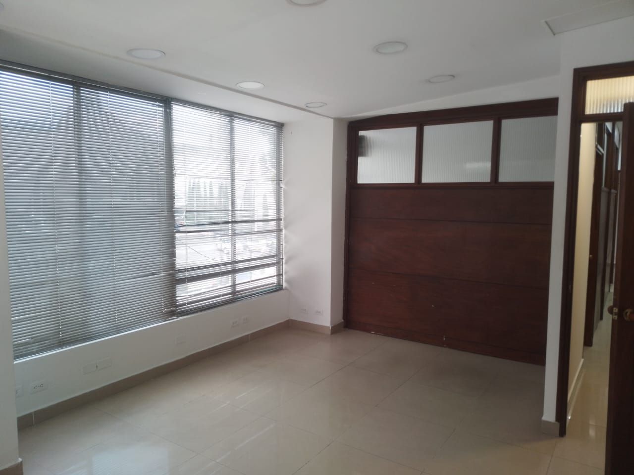 Oficina en arriendo Antioquia Medellín Tenche 137 m2 Habitaciones 0 Baños 1 Garajes 1 Precio $6300000
