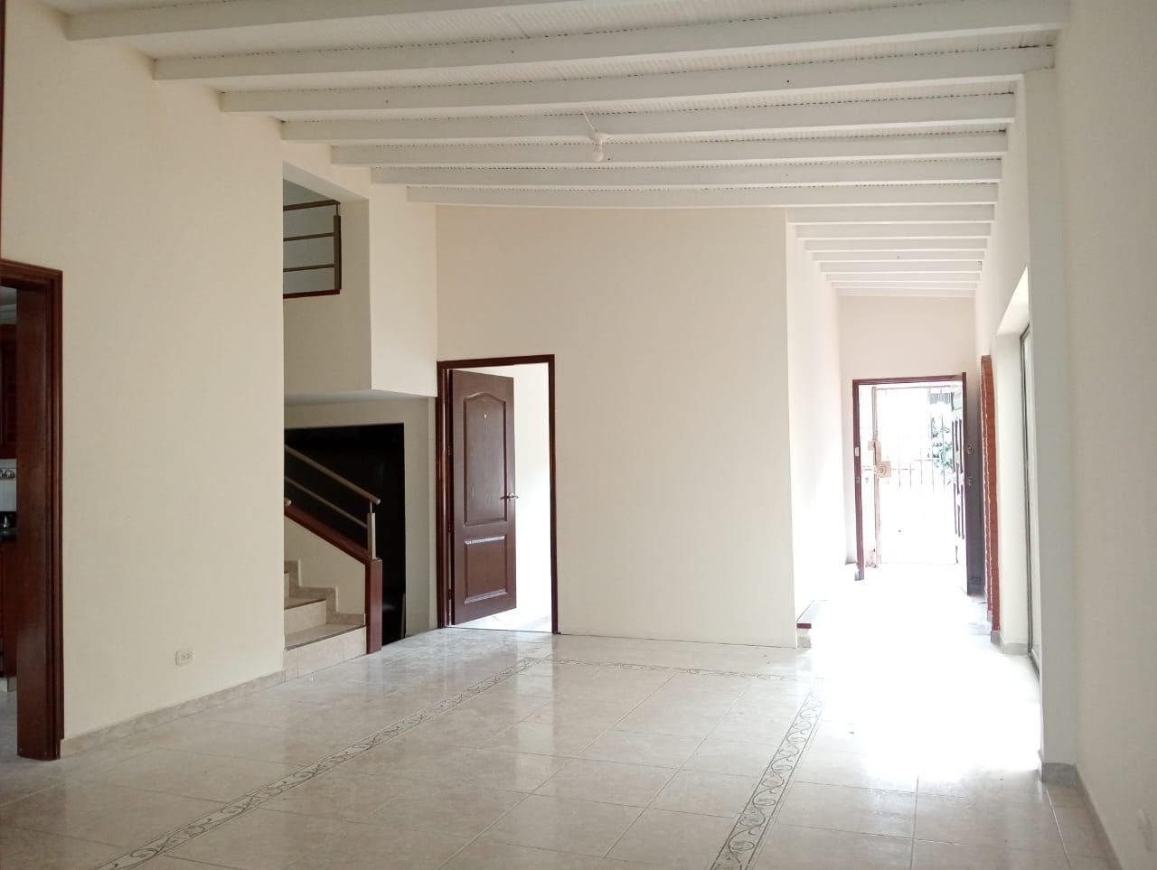 Casa en arriendo Antioquia Medellín La Castellana 335 m2 Habitaciones 6 Baños 3 Garajes 1 Precio $9300000