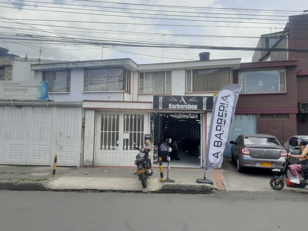 Casa en venta Cundinamarca Bogotá Normandia Occidental 176 m2 Habitaciones 4 Baños 5 Garajes 2 Precio $1100000000