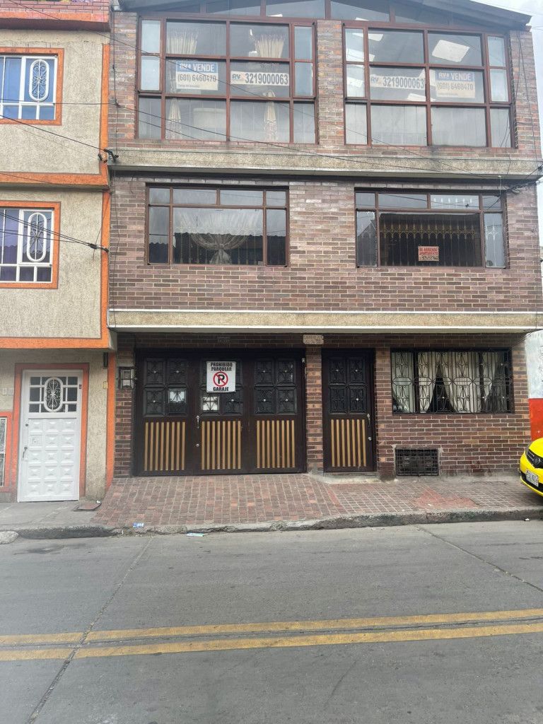 Casa en venta Cundinamarca Bogotá La Acacia 340 m2 Habitaciones 11 Baños 6 Garajes 1 Precio $520000000