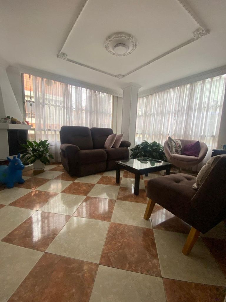 Casa en venta Cundinamarca Bogotá Ub El Pireo 216 m2 Habitaciones 4 Baños 4 Garajes 1 Precio $700000000