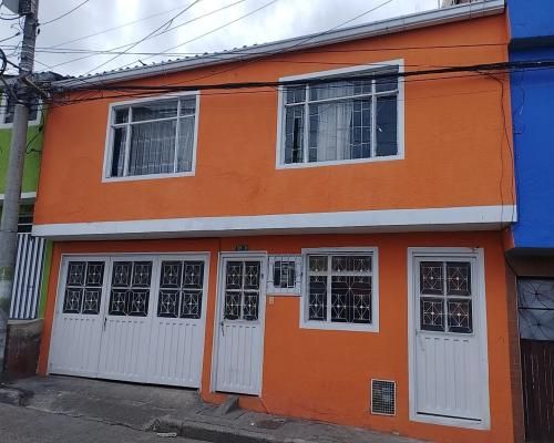 Casa en venta Cundinamarca Bogotá Naranjos 160 m2 Habitaciones 4 Baños 3 Garajes 1 Precio $350000000