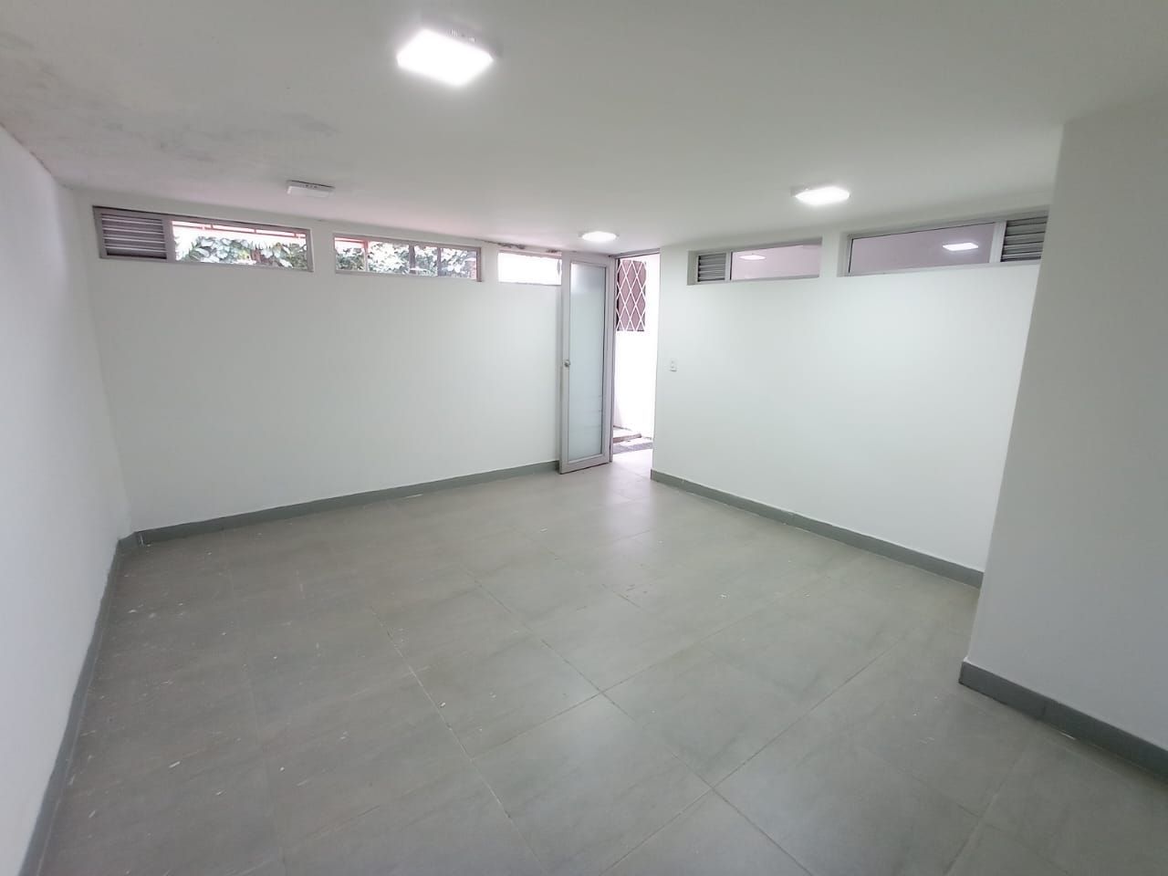 Local en arriendo Antioquia Medellín La Aguacatala 400 m2 Habitaciones 0 Baños 6 Garajes 9 Precio $14000000