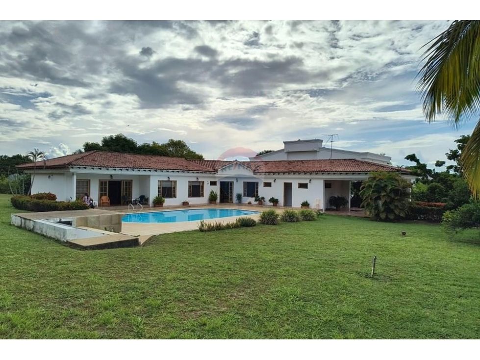 Casa en venta Tolima Melgar Cn Verdesol 240 m2 Habitaciones 5 Baños 6 Garajes 3 Precio $1300000000