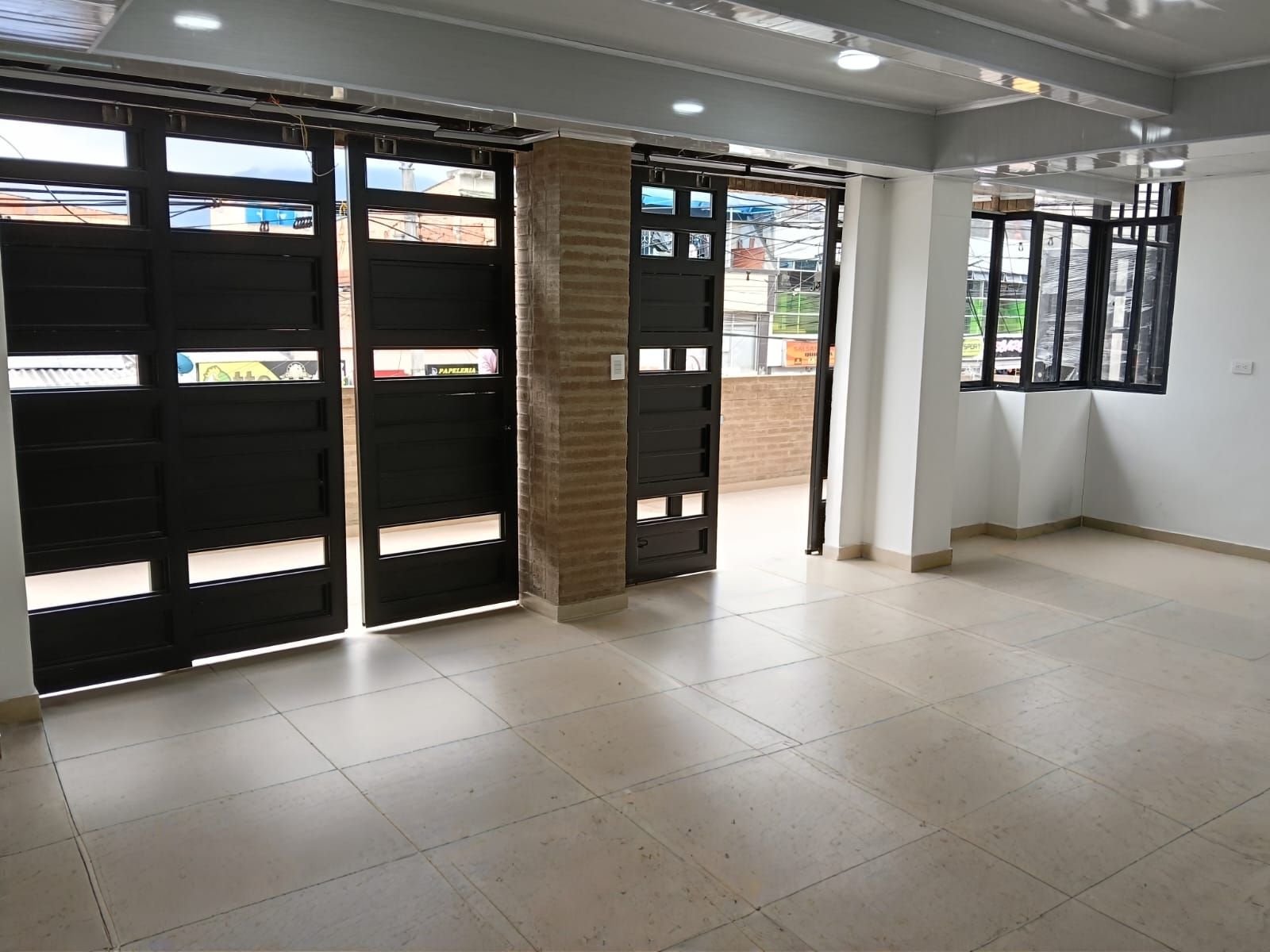 Local en arriendo Cundinamarca Bogotá Quiroga Central 40 m2 Habitaciones 0 Baños 2 Garajes 0 Precio $5000000