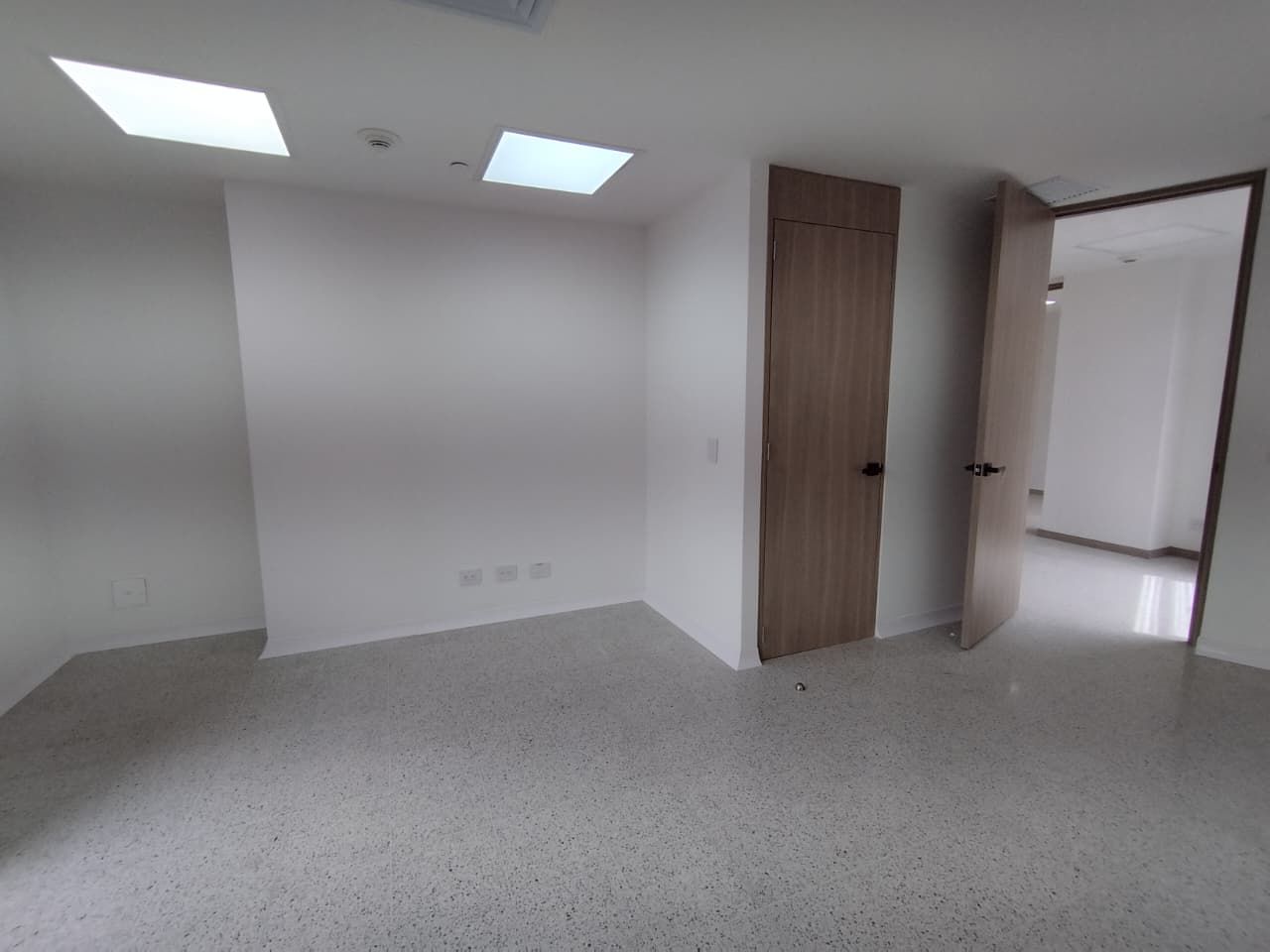 Consultorio en arriendo Antioquia Medellín Simesa 33 m2 Habitaciones 0 Baños 1 Garajes 1 Precio $4800000