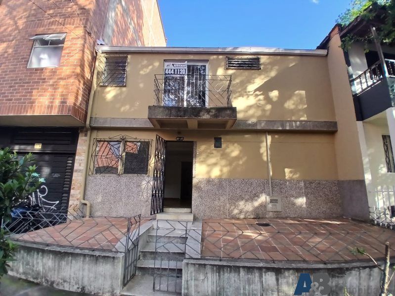 Casa en arriendo Antioquia Envigado Trianon 108 m2 Habitaciones 4 Baños 2 Garajes 0 Precio $3500000